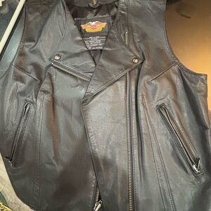 Sharp,Versatile Harley Davidson Vest.Like new!Dress it up or dress it down!